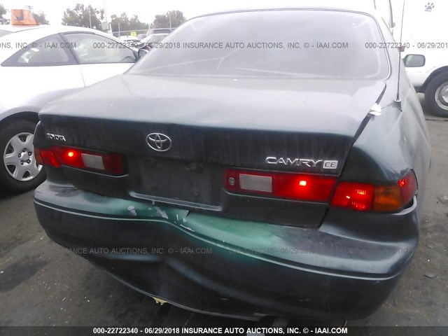 4T1BG22KXWU382775 - 1998 TOYOTA CAMRY CE/LE/XLE 绿色 照片 6