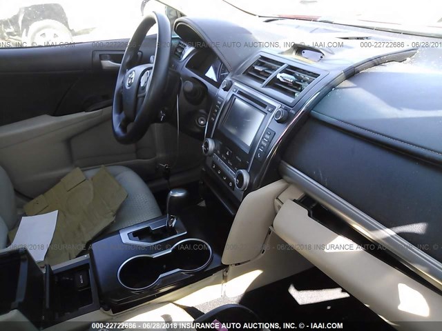 4T1BF1FK7EU807732 - 2014 TOYOTA CAMRY L/SE/LE/XLE 红色 照片 5