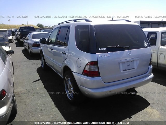 4JGAB54E11A257144 - 2001 MERCEDES-BENZ ML 320 SILVER photo 3