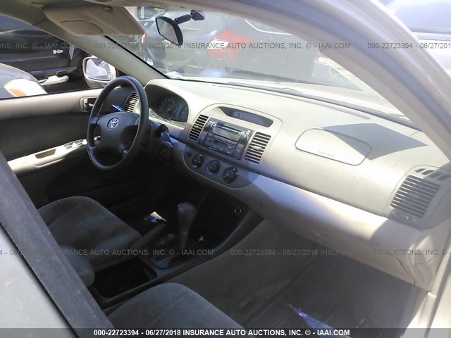 JTDBE32K620088873 - 2002 TOYOTA CAMRY LE/XLE/SE 金色 照片 5