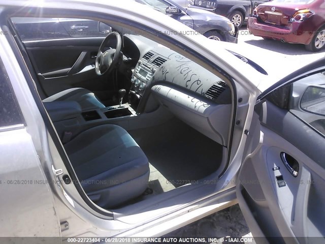 4T4BE46K99R072994 - 2009 TOYOTA CAMRY SE/LE/XLE SILVER photo 5