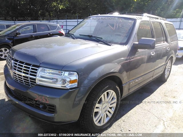 5LMJJ2J50BEJ00704 - 2011 LINCOLN NAVIGATOR 灰色 照片 2