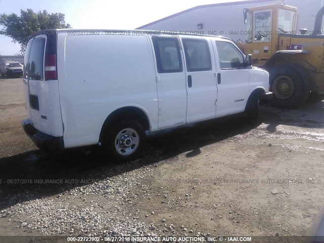 1GTGG25U331137482 - 2003 GMC SAVANA G2500 WHITE photo 4