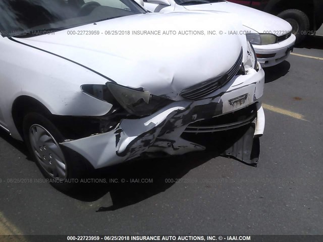 JTDBE32K953008677 - 2005 TOYOTA CAMRY LE/XLE/SE WHITE photo 6