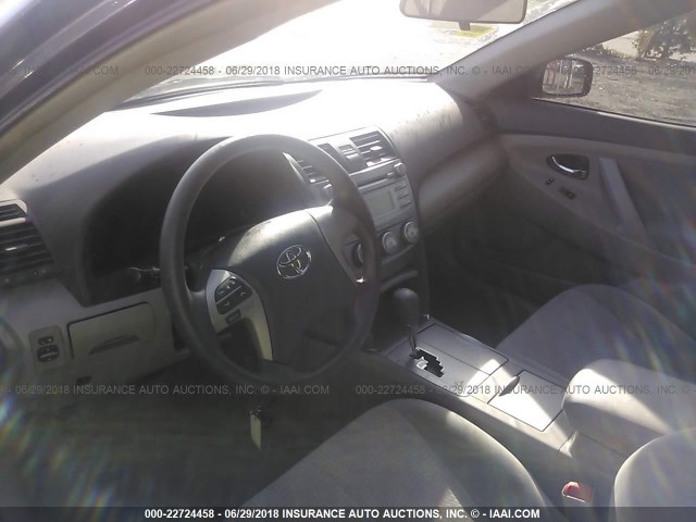 4T4BF3EK9BR170955 - 2011 TOYOTA CAMRY SE/LE/XLE GRAY photo 5