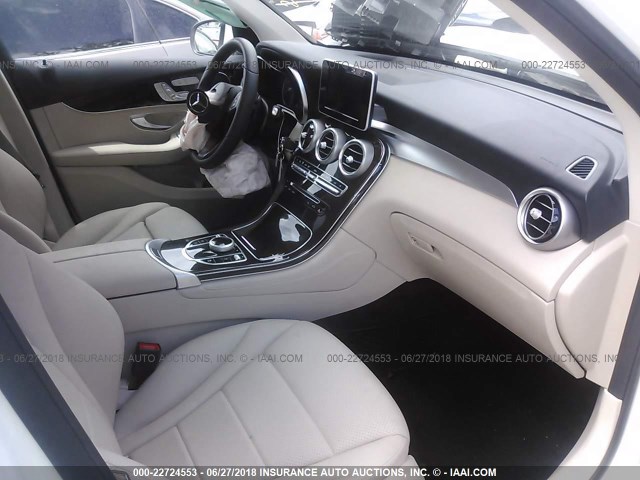 WDC0G4JB2JV059262 - 2018 MERCEDES-BENZ GLC 300 WHITE photo 5