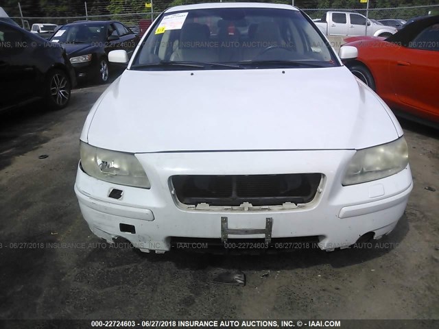 YV1RS612952470280 - 2005 VOLVO S60 WHITE photo 6