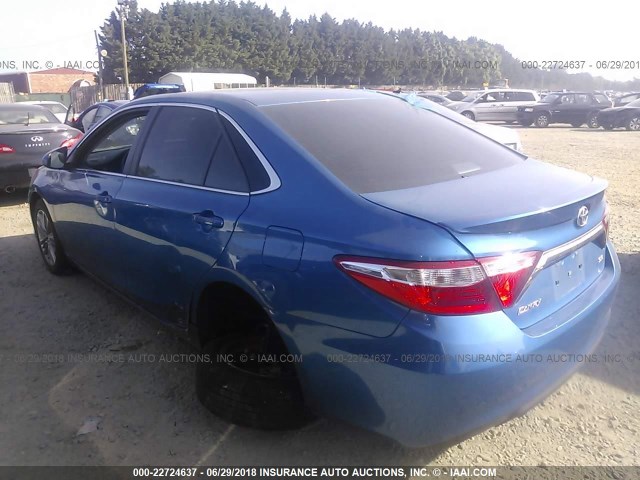4T1BF1FK3HU686279 - 2017 TOYOTA CAMRY LE/XLE/SE/XSE 蓝色 照片 3
