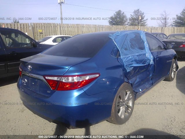 4T1BF1FK3HU686279 - 2017 TOYOTA CAMRY LE/XLE/SE/XSE 蓝色 照片 4