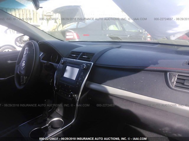 4T1BF1FK3HU686279 - 2017 TOYOTA CAMRY LE/XLE/SE/XSE 蓝色 照片 5