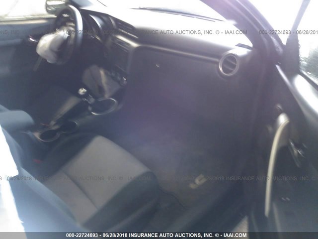 JTKJF5C72GJ021826 - 2016 TOYOTA SCION TC 黑色 照片 5