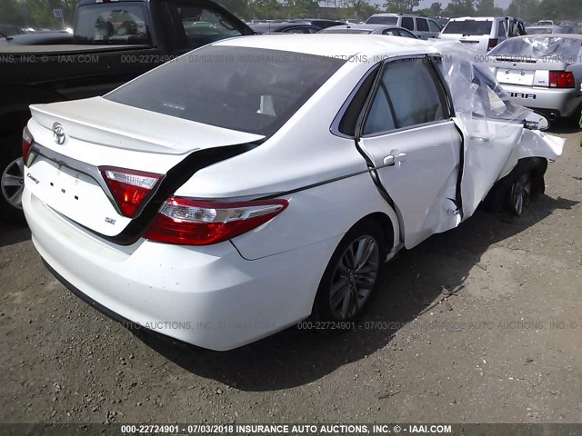 4T1BF1FK4HU794023 - 2017 TOYOTA CAMRY LE/XLE/SE/XSE WHITE photo 4