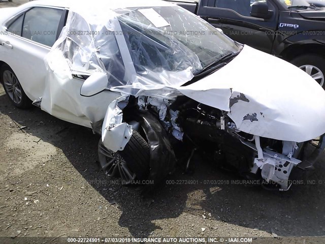 4T1BF1FK4HU794023 - 2017 TOYOTA CAMRY LE/XLE/SE/XSE 白色 照片 6