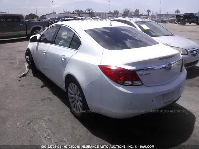 W04GS5EC2B1011677 - 2011 BUICK REGAL CXL WHITE photo 3