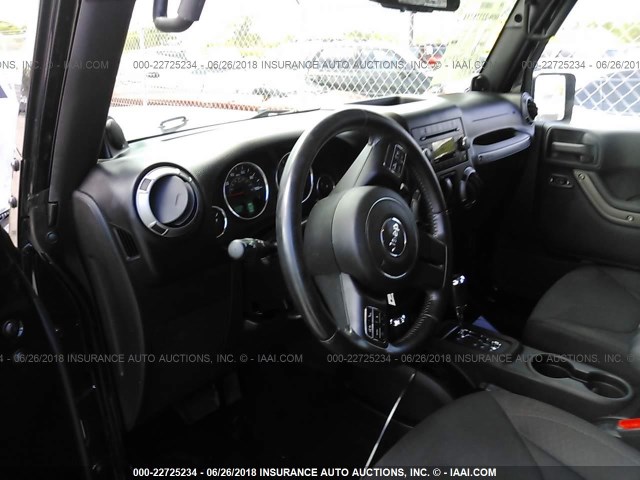 1C4AJWAG5DL687173 - 2013 JEEP WRANGLER SPORT أسود صورة 5
