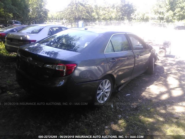 4T1BD1FK2DU092735 - 2013 TOYOTA CAMRY HYBRID/LE/XLE 灰色 照片 4