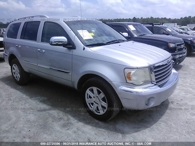 1A8HX58N88F130816 - 2008 CHRYSLER ASPEN LIMITED Argent photo 1