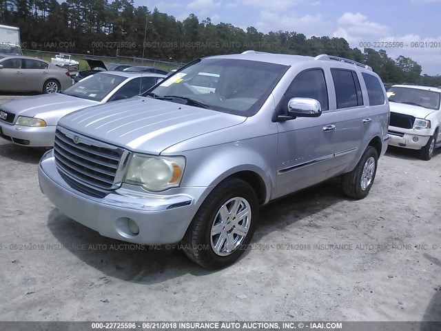 1A8HX58N88F130816 - 2008 CHRYSLER ASPEN LIMITED Argent photo 2