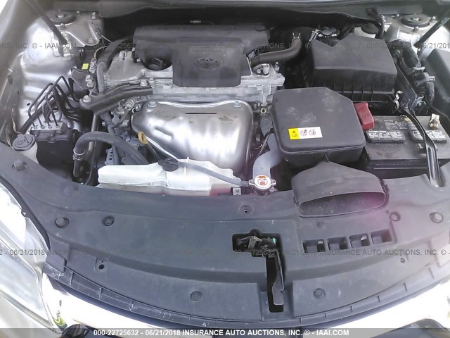 4T1BF1FK5HU636905 - 2017 TOYOTA CAMRY LE/XLE/SE/XSE SILVER photo 10