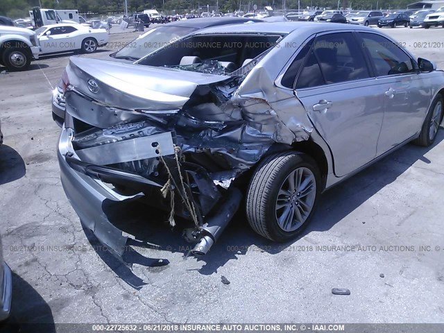 4T1BF1FK5HU636905 - 2017 TOYOTA CAMRY LE/XLE/SE/XSE SILVER photo 6