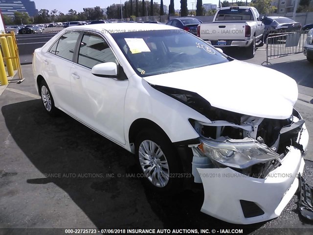 4T1BF1FK1CU529889 - 2012 TOYOTA CAMRY SE/LE/XLE WHITE photo 1