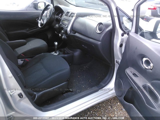 3N1CE2CP3EL418021 - 2014 NISSAN VERSA NOTE S/S PLUS/SV/SL SILVER photo 5