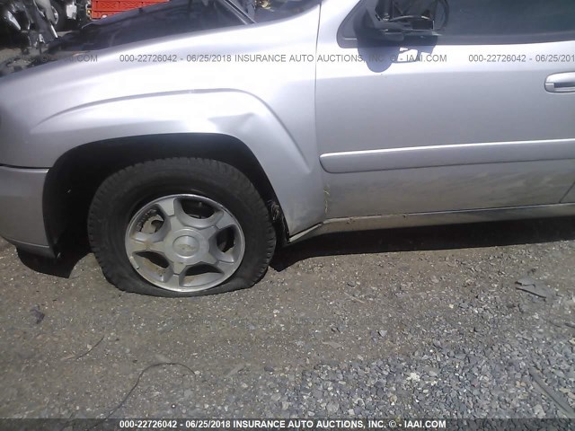 1GNET16S956173927 - 2005 CHEVROLET TRAILBLAZER EXT LS/EXT LT SILVER photo 6