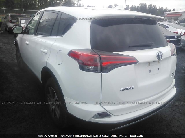 2T3RFREV6JW751289 - 2018 TOYOTA RAV4 ADVENTURE/XLE WHITE photo 3