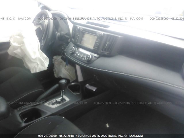 2T3RFREV6JW751289 - 2018 TOYOTA RAV4 ADVENTURE/XLE WHITE photo 5