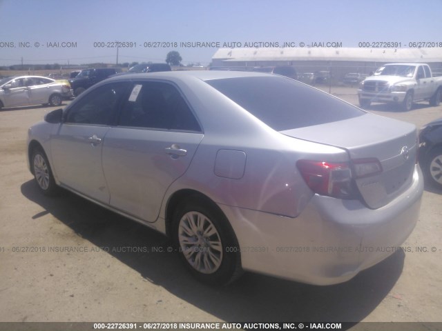 4T4BF1FK1DR332986 - 2013 TOYOTA CAMRY L/SE/LE/XLE SILVER photo 3