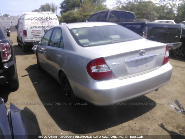 4T1BE30K33U732046 - 2003 TOYOTA CAMRY LE/XLE/SE ვერცხლისფერი ფოტო 3