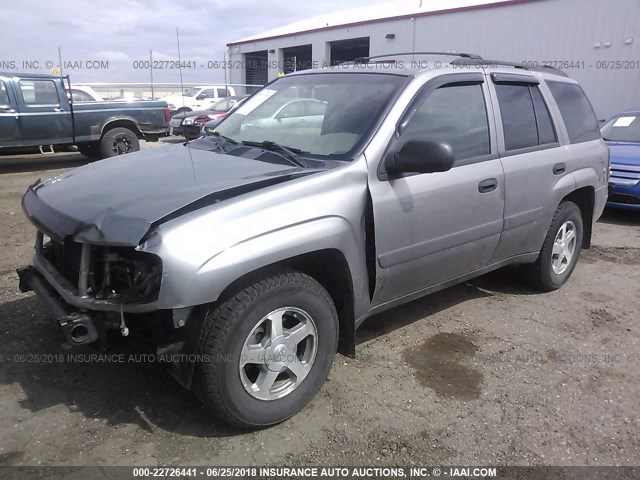 1GNDT13S652219849 - 2005 CHEVROLET TRAILBLAZER LS/LT GRAY photo 2