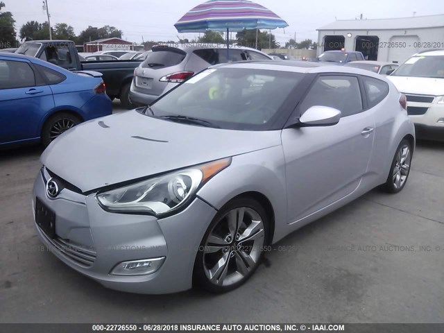 KMHTC6ADXCU030964 - 2012 HYUNDAI VELOSTER SILVER photo 2