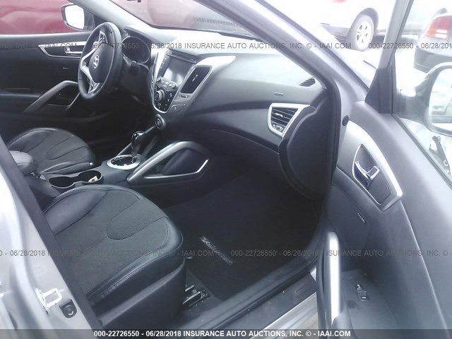 KMHTC6ADXCU030964 - 2012 HYUNDAI VELOSTER SILVER photo 5