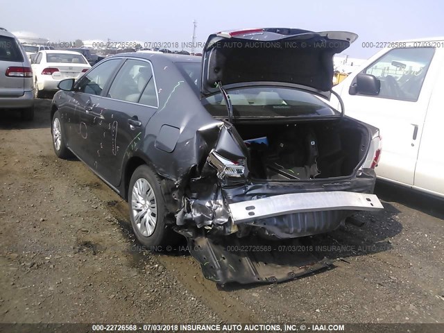 4T4BF1FK4ER407908 - 2014 TOYOTA CAMRY L/SE/LE/XLE ნაცრისფერი ფოტო 3