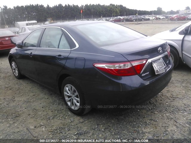 4T1BF1FK6HU654197 - 2017 TOYOTA CAMRY LE/XLE/SE/XSE BLUE photo 3