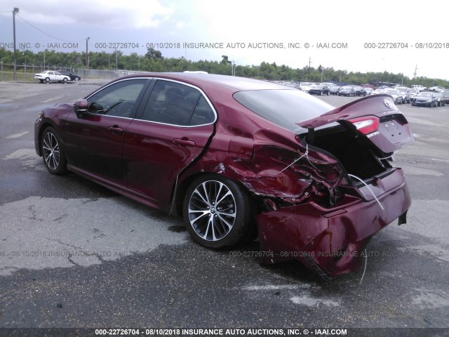 4T1B11HK8JU536296 - 2018 TOYOTA CAMRY L/LE/XLE/SE/XSE MAROON photo 3