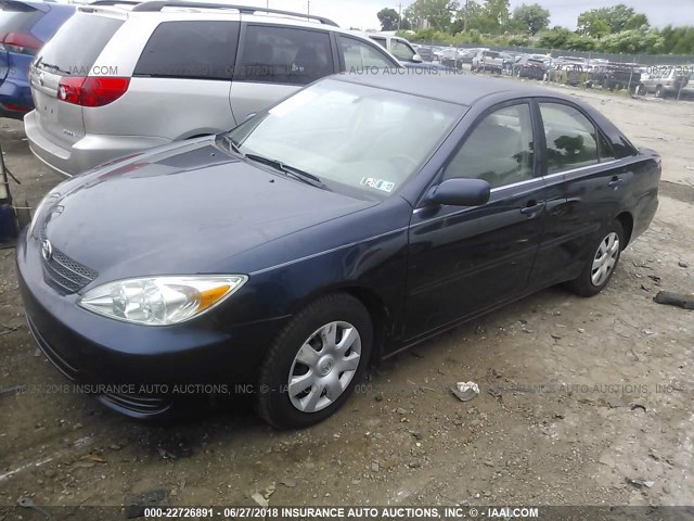 4T1BE32K02U635608 - 2002 TOYOTA CAMRY LE/XLE/SE ლურჯი ფოტო 2