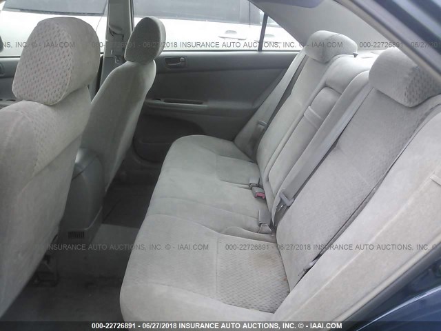 4T1BE32K02U635608 - 2002 TOYOTA CAMRY LE/XLE/SE ლურჯი ფოტო 8