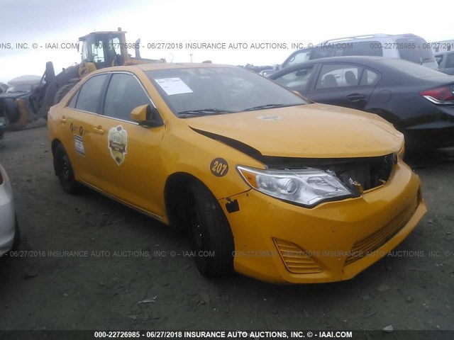 4T1BD1FKXEU135798 - 2014 TOYOTA CAMRY HYBRID/LE/XLE YELLOW photo 1