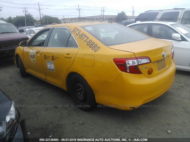 4T1BD1FKXEU135798 - 2014 TOYOTA CAMRY HYBRID/LE/XLE 黄色 照片 3