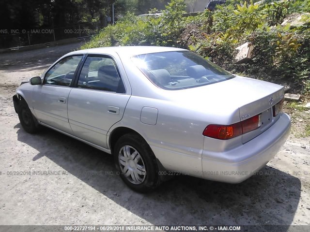 4T1BG22K21U865931 - 2001 TOYOTA CAMRY CE/LE/XLE SILVER photo 3