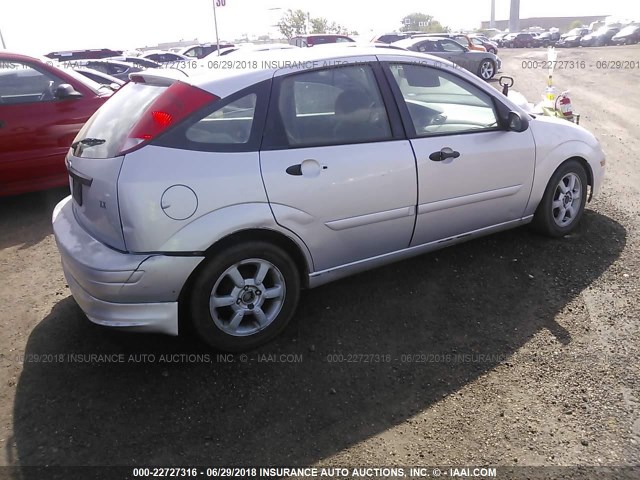 3FAFP37352R229399 - 2002 FORD FOCUS ZX5 GRAY photo 4