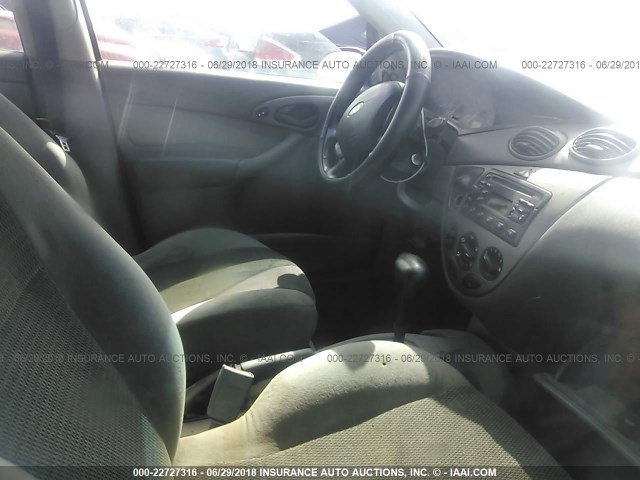 3FAFP37352R229399 - 2002 FORD FOCUS ZX5 GRAY photo 5