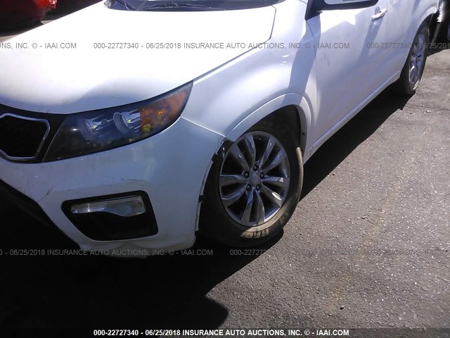 5XYKW4A22DG358635 - 2013 KIA SORENTO SX WHITE photo 6