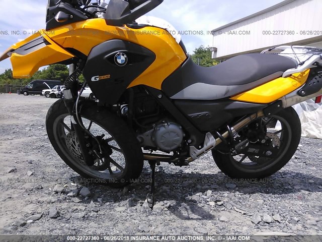 WB101890XDZY95221 - 2013 BMW G650 GS YELLOW photo 9