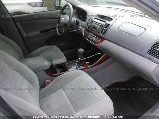 4T1BE32K44U857202 - 2004 TOYOTA CAMRY LE/XLE/SE 银色 照片 5