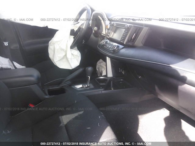 2T3WFREV3JW439689 - 2018 TOYOTA RAV4 ADVENTURE/XLE GRAY photo 5