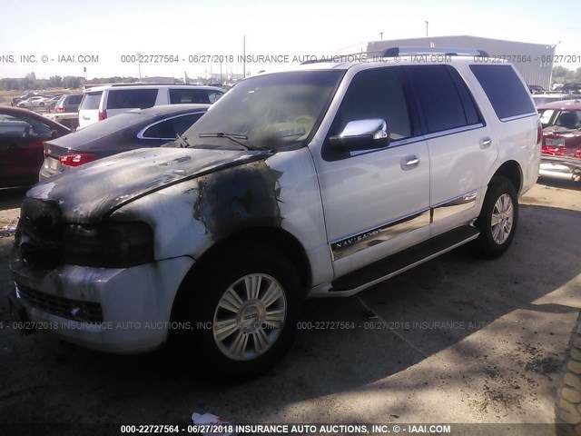 5LMFU285X9EJ00903 - 2009 LINCOLN NAVIGATOR თეთრი ფოტო 2