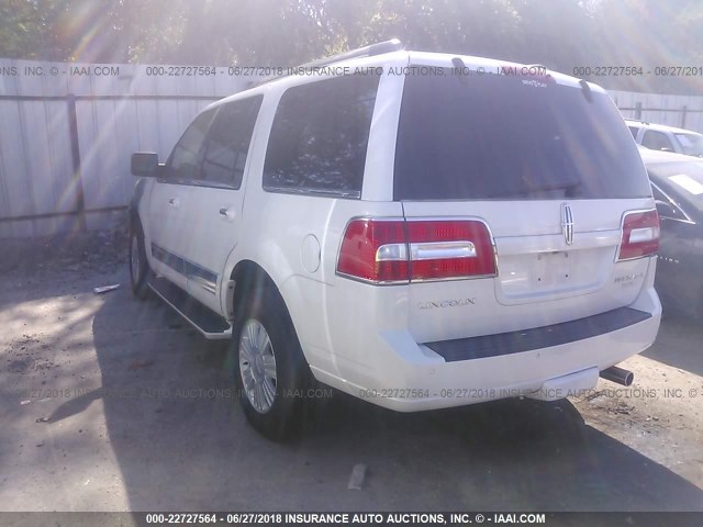 5LMFU285X9EJ00903 - 2009 LINCOLN NAVIGATOR თეთრი ფოტო 3